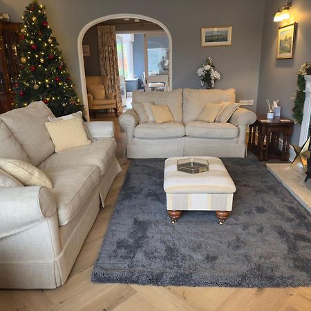 Vast, Elegant Home With Indoor Pool & Sauna Near Popular Golf Course 金顿 外观 照片