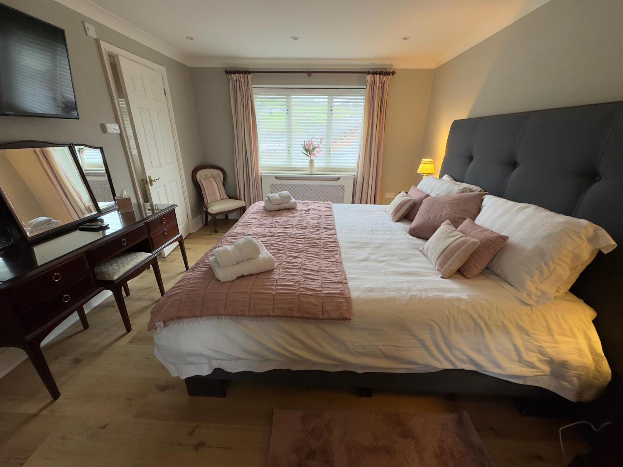 Vast, Elegant Home With Indoor Pool & Sauna Near Popular Golf Course 金顿 外观 照片